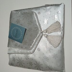 Mantel Cover First Snowfall Martha Stewart Everyday 789601002087 Metallic Silver